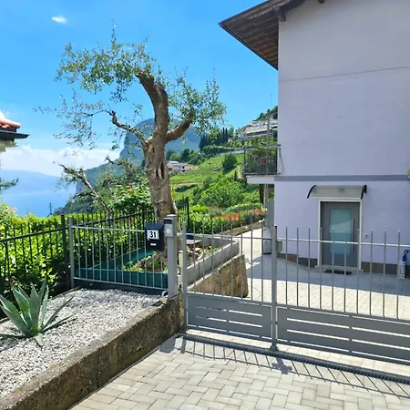 Bellavista Patio And View By Gardadomusmea *